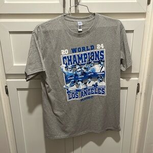Men’s Dodgers World Champions tee size L💙